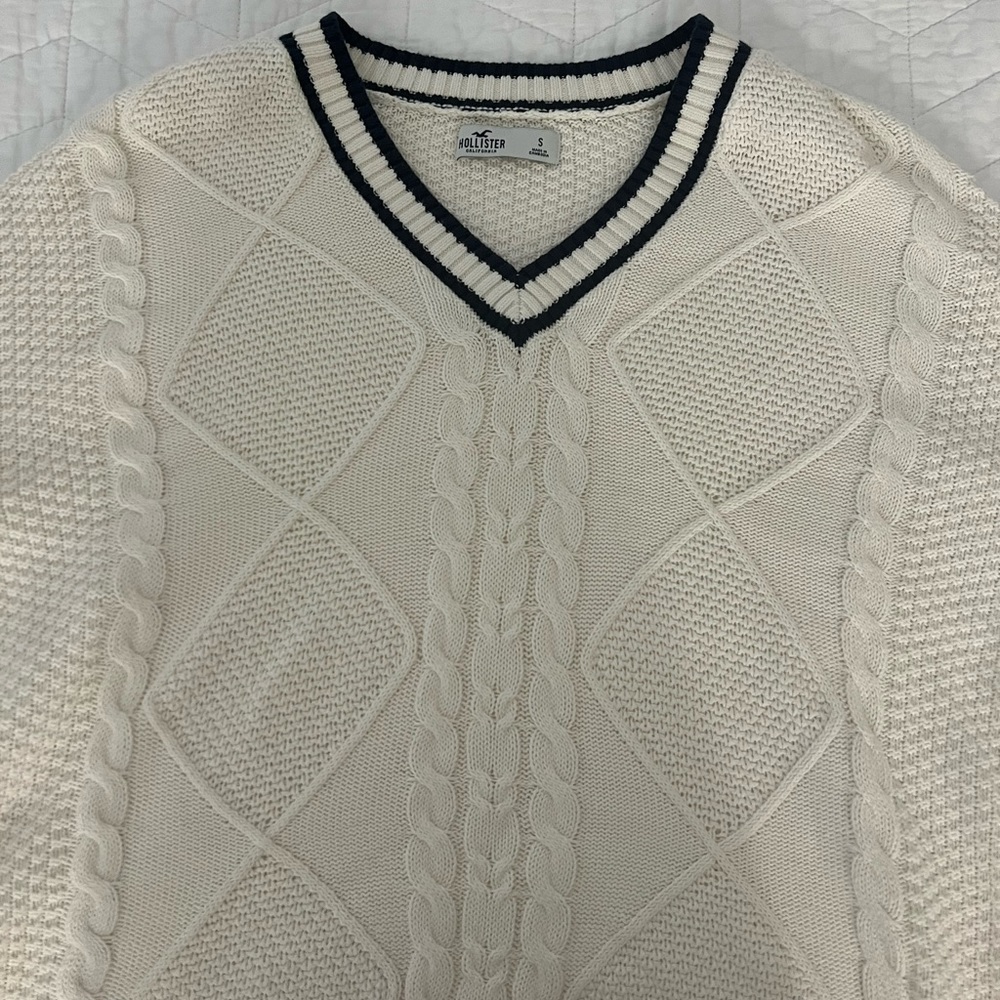 holister knit sweater